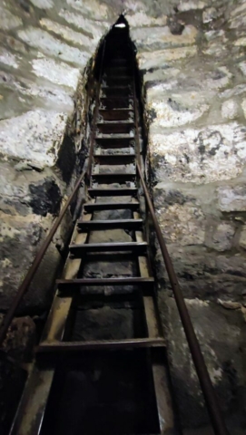 Lochy pod kaplicą w klasztorze Khor Virap