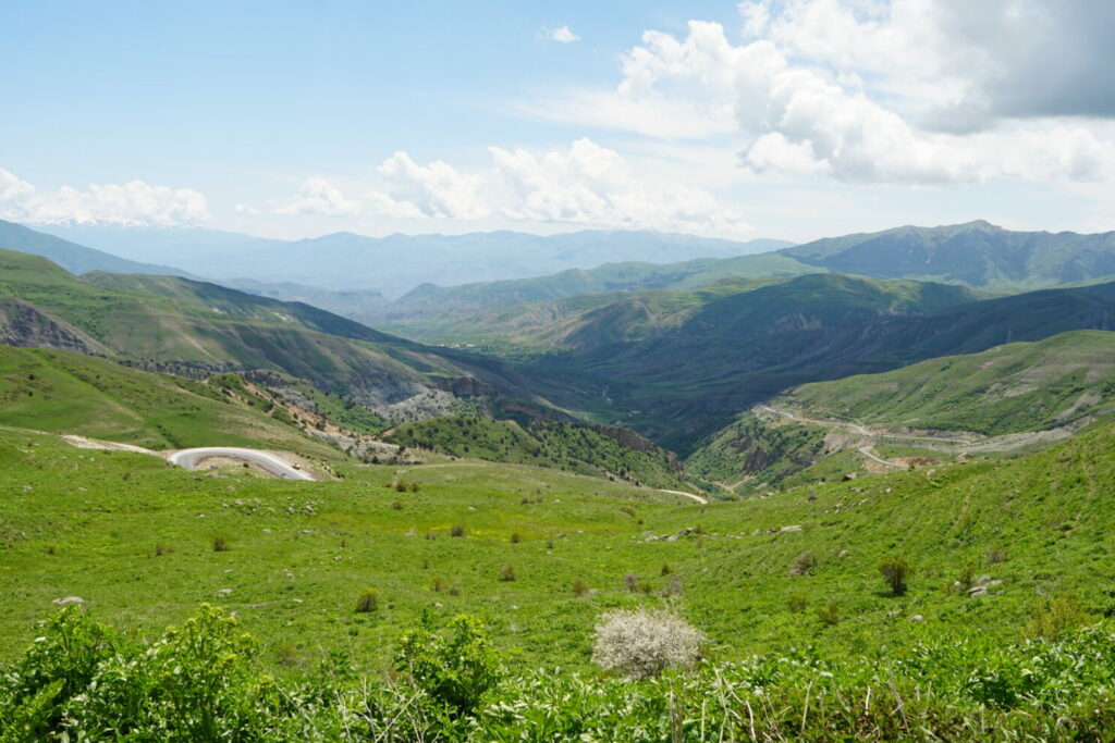 Droga M10 do Orbelian Caravanserai